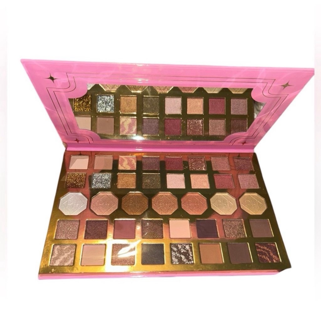 Budget Beauty, But Make It Iconic: Paris Hilton’s “Dreamy Daze” Palette&nbsp;Review